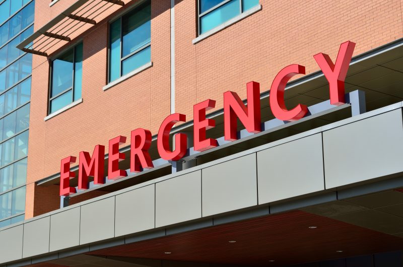 An emergency room entrance. Image courtesy Pexels/Pixabay.