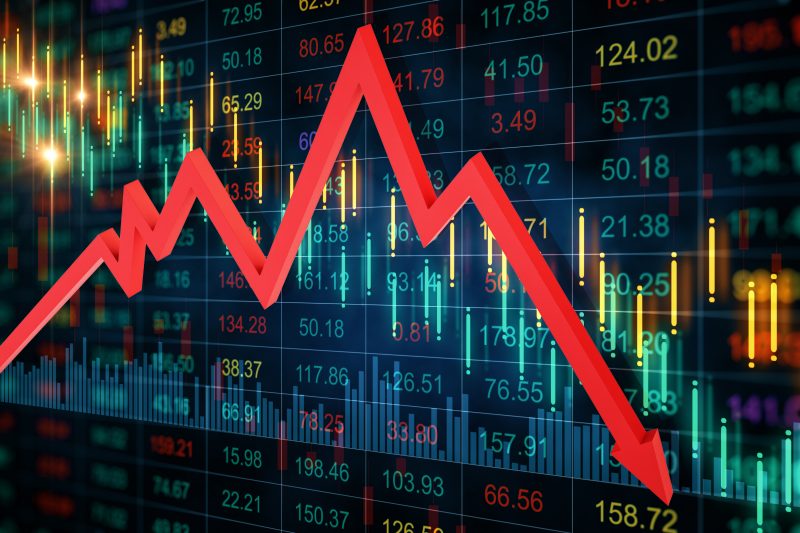 Crash recession chart with falling red arrow.